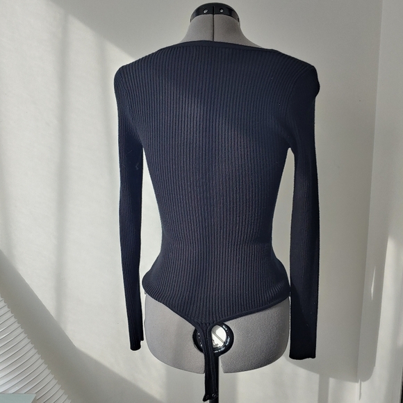 Abercrombie v neck black bodysuit - Picture 2 of 4